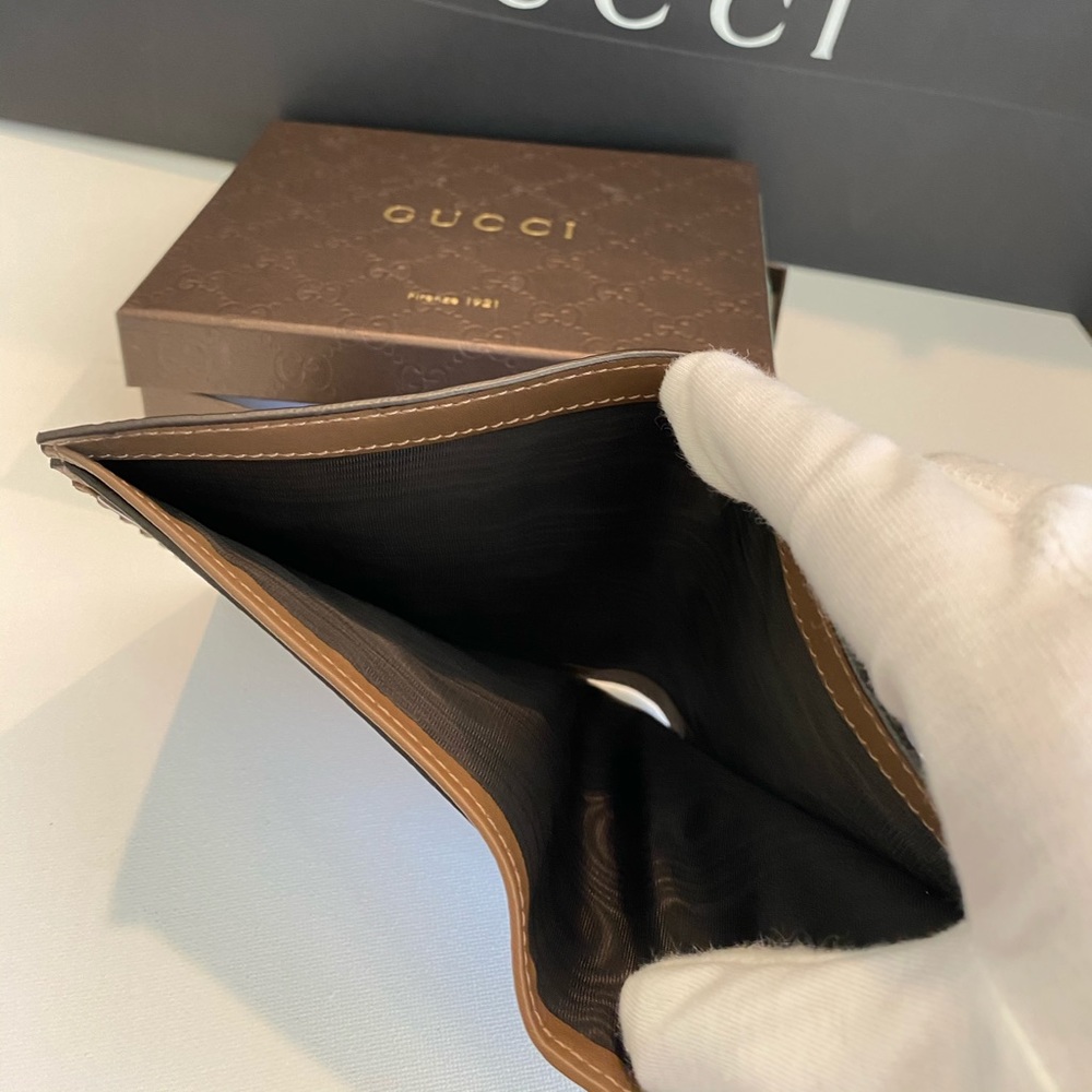 Brand New:  Gucci GG Logo Vertical Passport Case - Picture 4 of 8